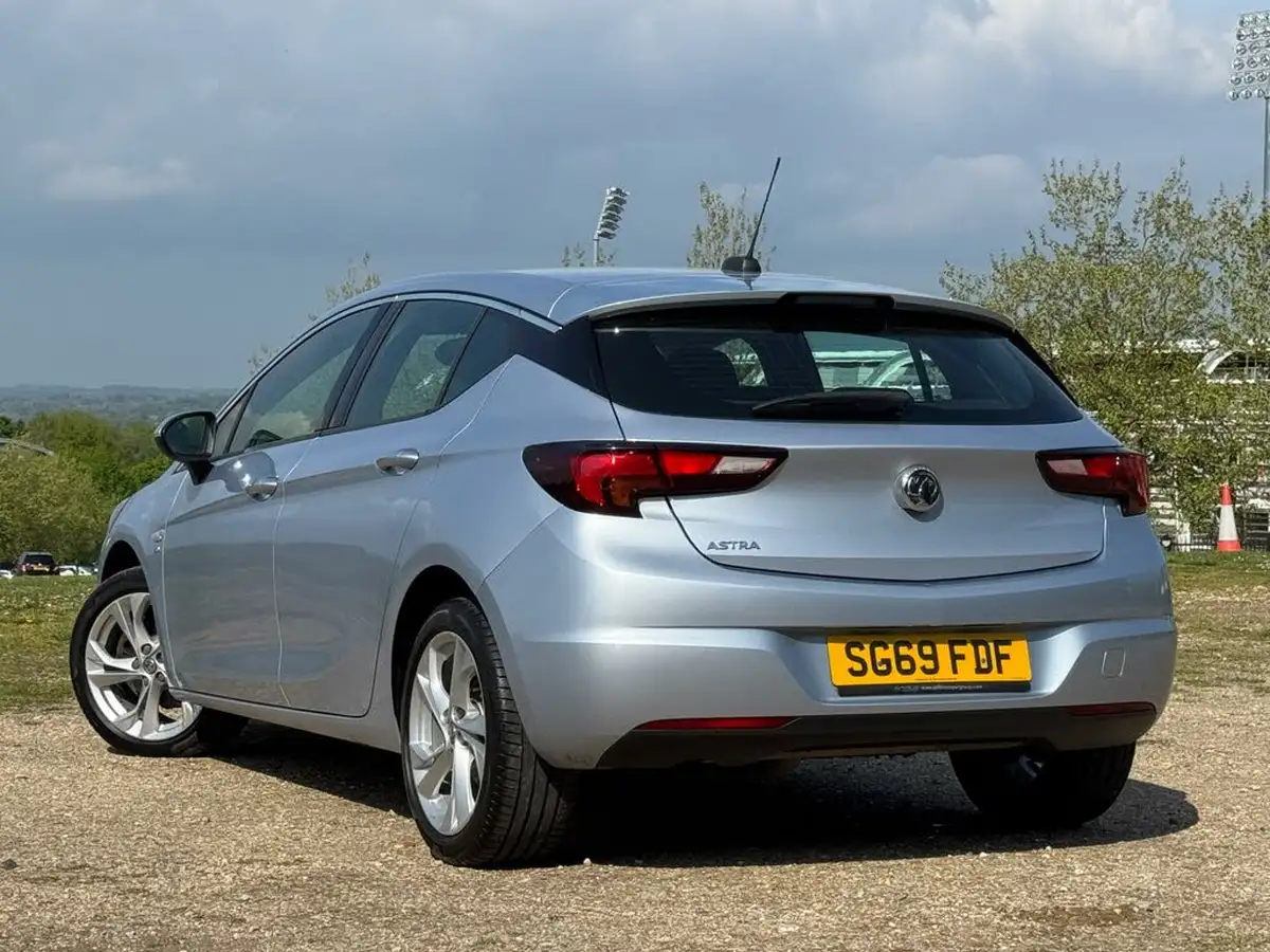 2019-vauxhall-astra-14i-16v-turbo-sri-nav-ss-hatchback-big-4