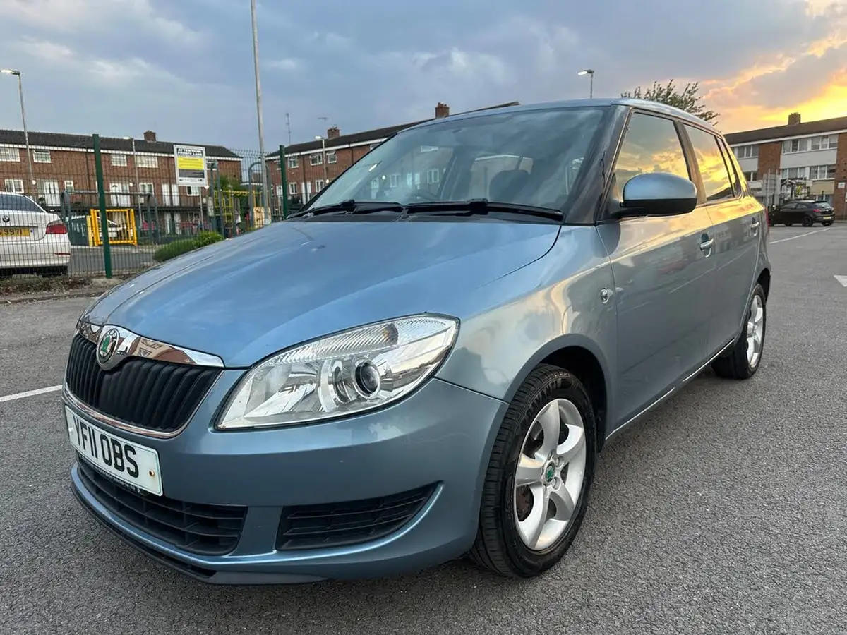 2011-skoda-fabia-12-se-105bhp-hatchback-1197cc-dsg-big-3