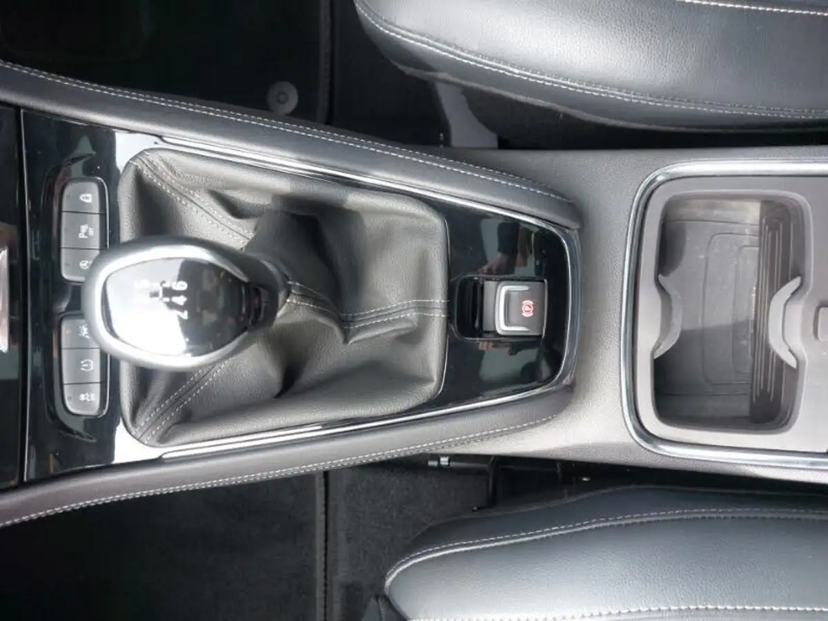 2020-vauxhall-grandland-x-12-elite-nav-big-18