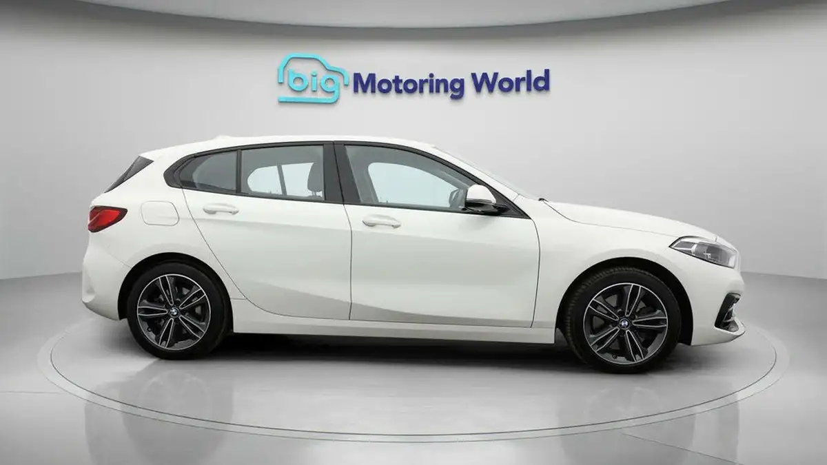 2021-bmw-1-series-20td-120d-xdrive-sport-lcp-big-7