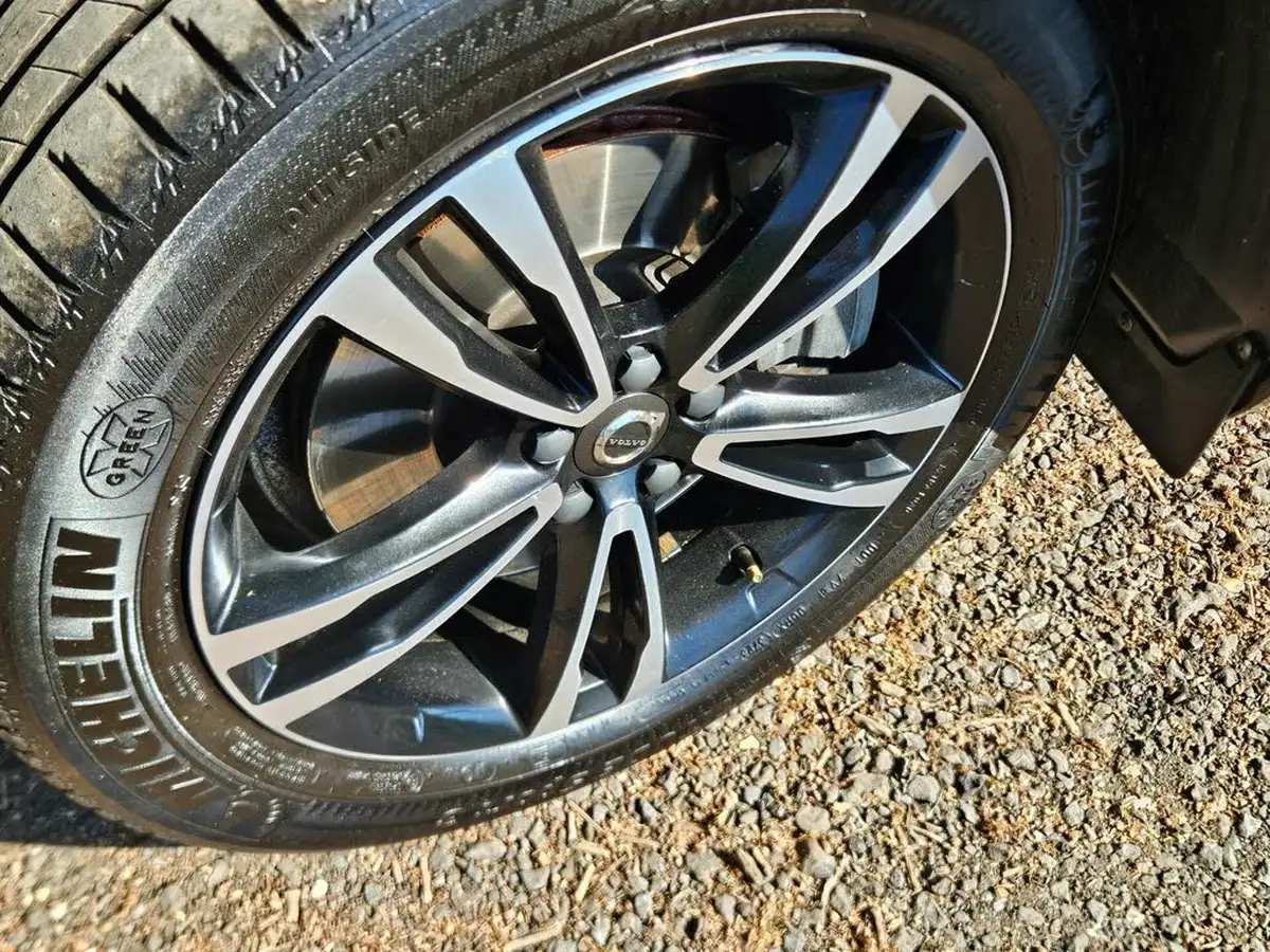 2018-volvo-xc60-20td-d4-momentum-pro-awd-geartronic-big-8