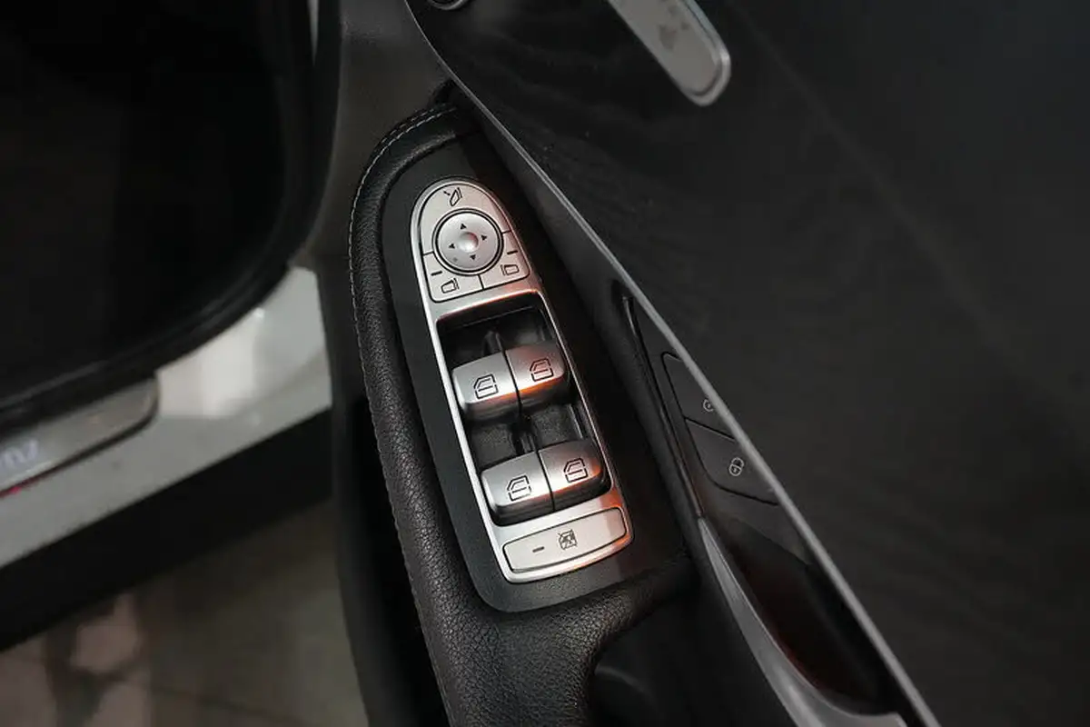 2019-mercedes-benz-glc-class-20-glc250-amg-night-edition-ss-big-31