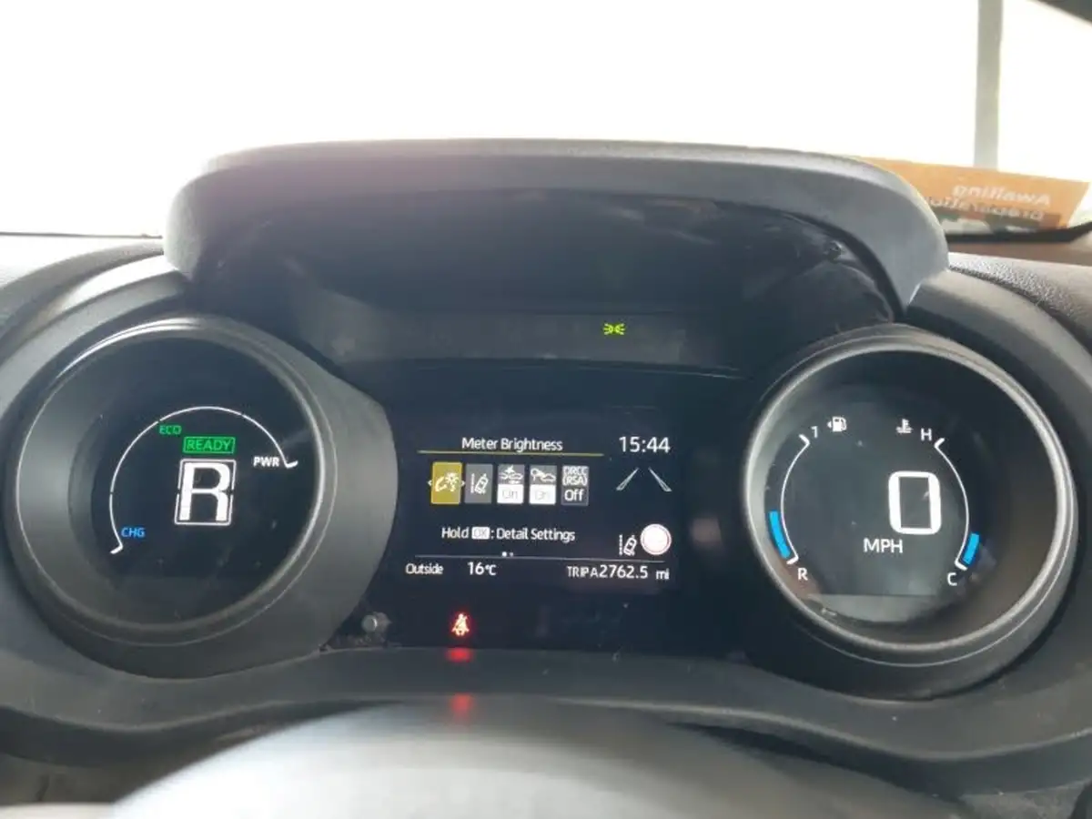 2022-toyota-yaris-15-vvt-i-design-big-10