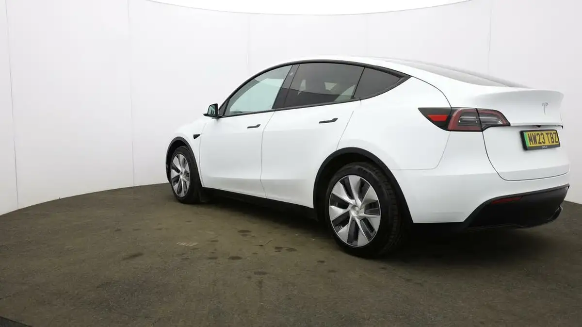 2023-tesla-model-y-e-rwd-big-53