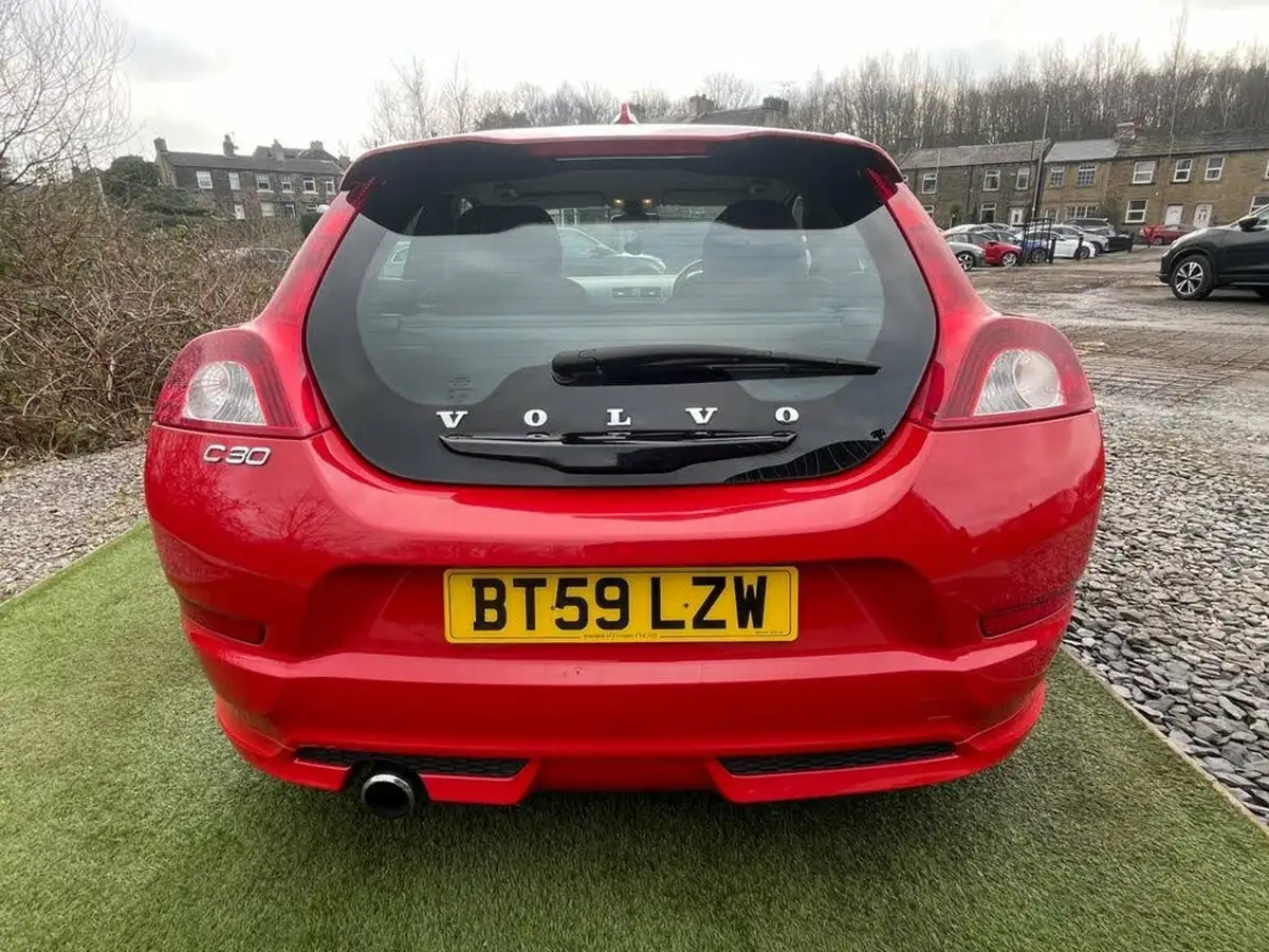 2010-volvo-c30-16td-r-design-big-21