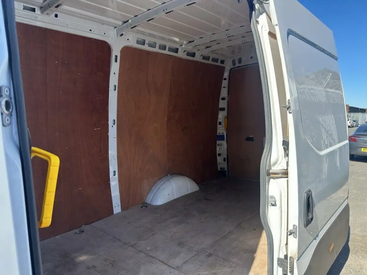 2023-iveco-daily-s-class-23td-35s14v-business-3520mm-h2-136pseu6dt-big-12