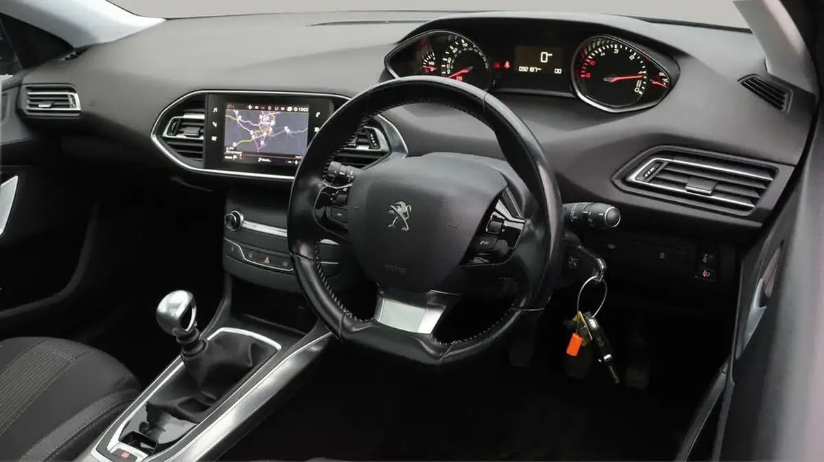 2018-peugeot-308-15-bluehdi-allure-15-bluehdi-big-9