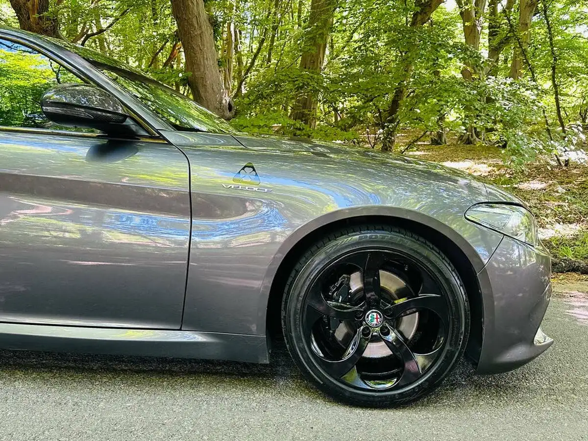 2019-alfa-romeo-giulia-20-veloce-big-52