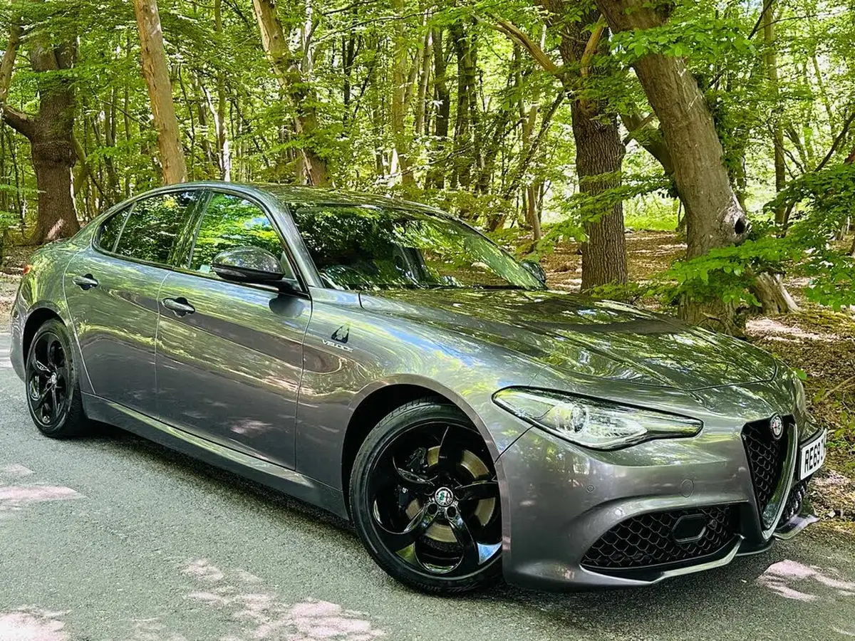 2019-alfa-romeo-giulia-20-veloce-big-4