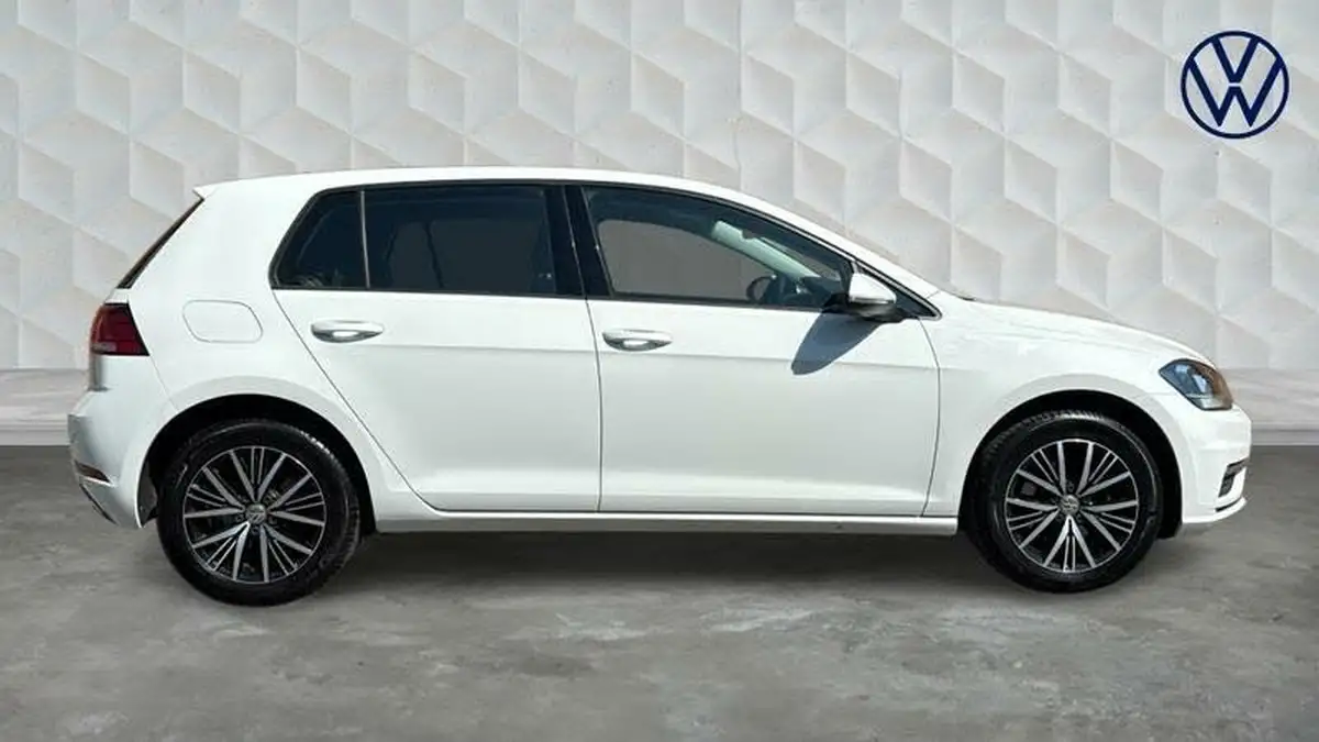 2017-volkswagen-golf-14-tsi-se-nav-ss-hatchback-5d-big-3