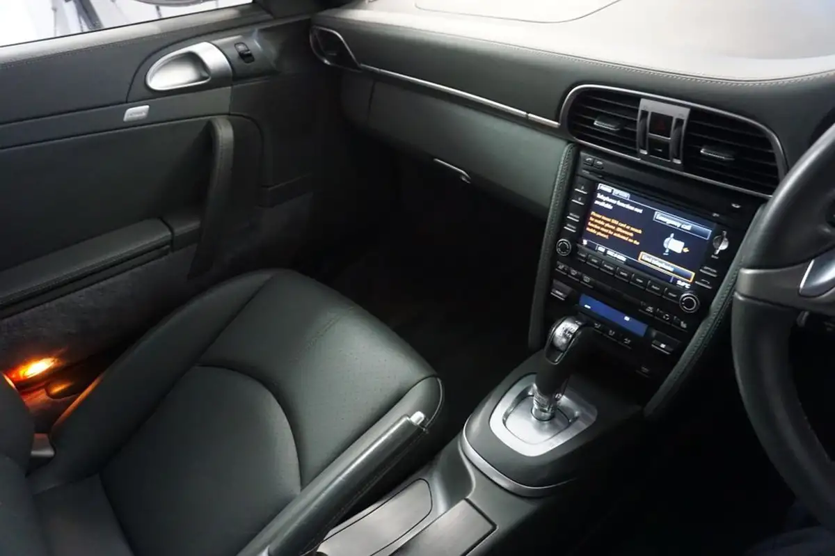 2010-porsche-911-38-carrera-4-s-coupe-pdk-big-28