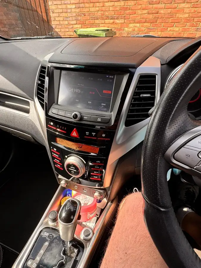 2015-kgm-ssangyong-tivoli-16-elx-auto-big-4