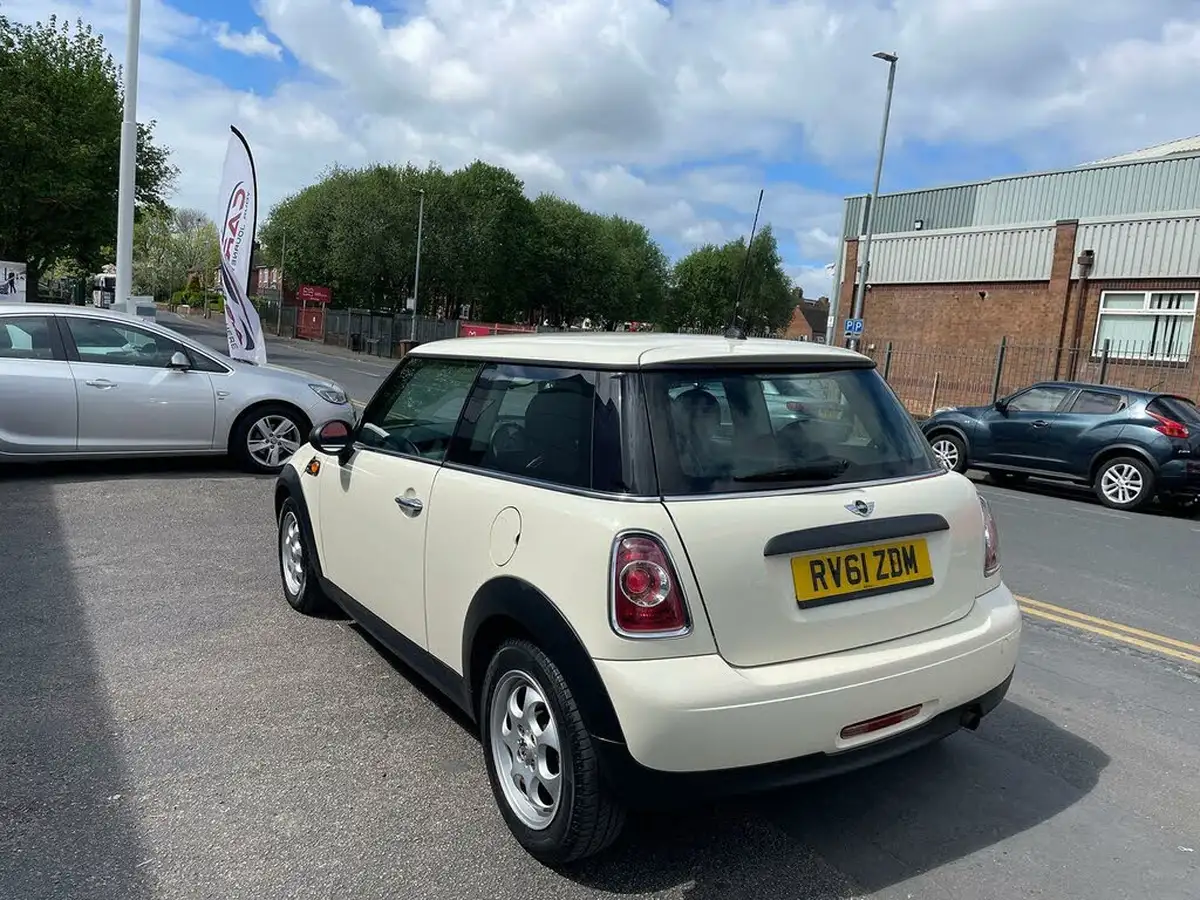 2011-mini-cooper-16-first-big-2