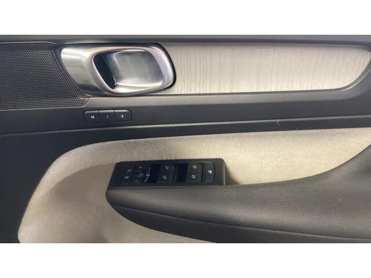 2021-volvo-xc40-15-t3-inscription-pro-161bhp-auto-big-24