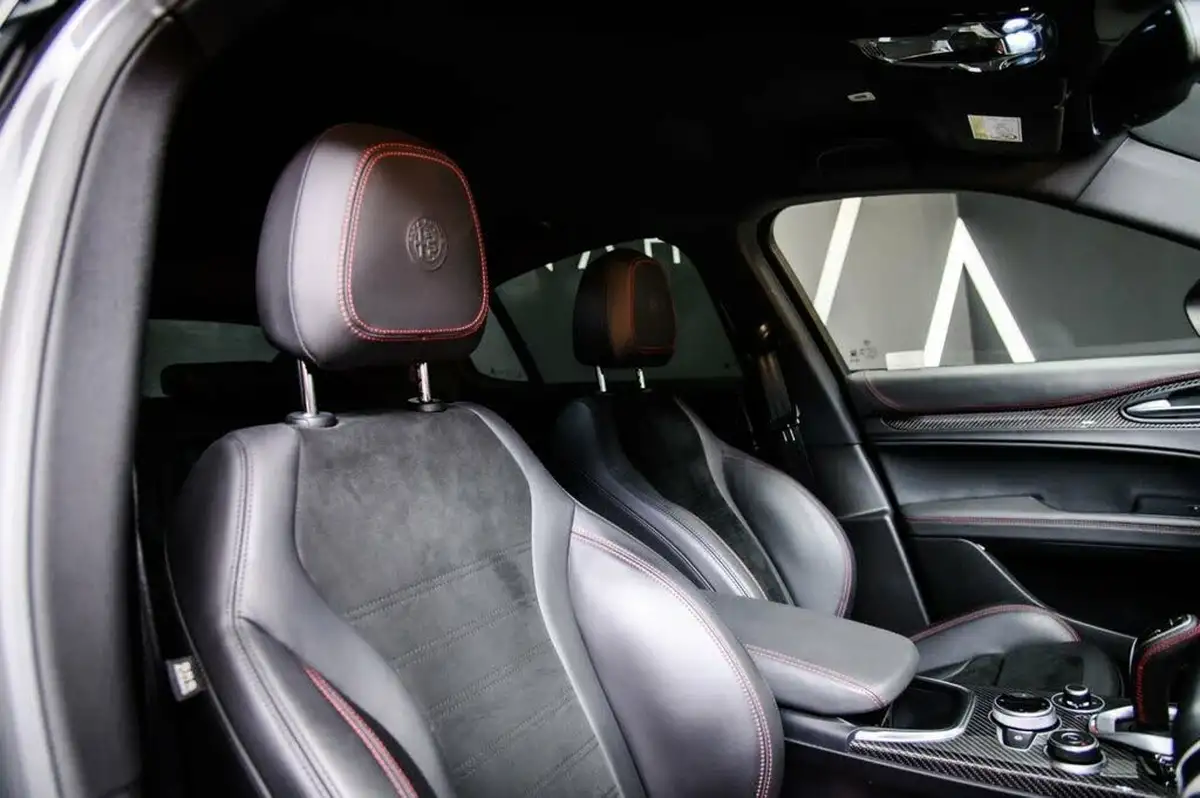 2021-alfa-romeo-stelvio-29-biturbo-quadrifoglio-big-28