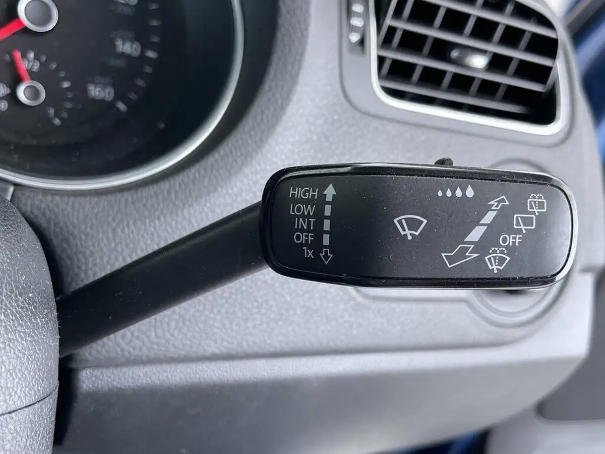 2016-volkswagen-polo-10-match-60ps-5d-big-52
