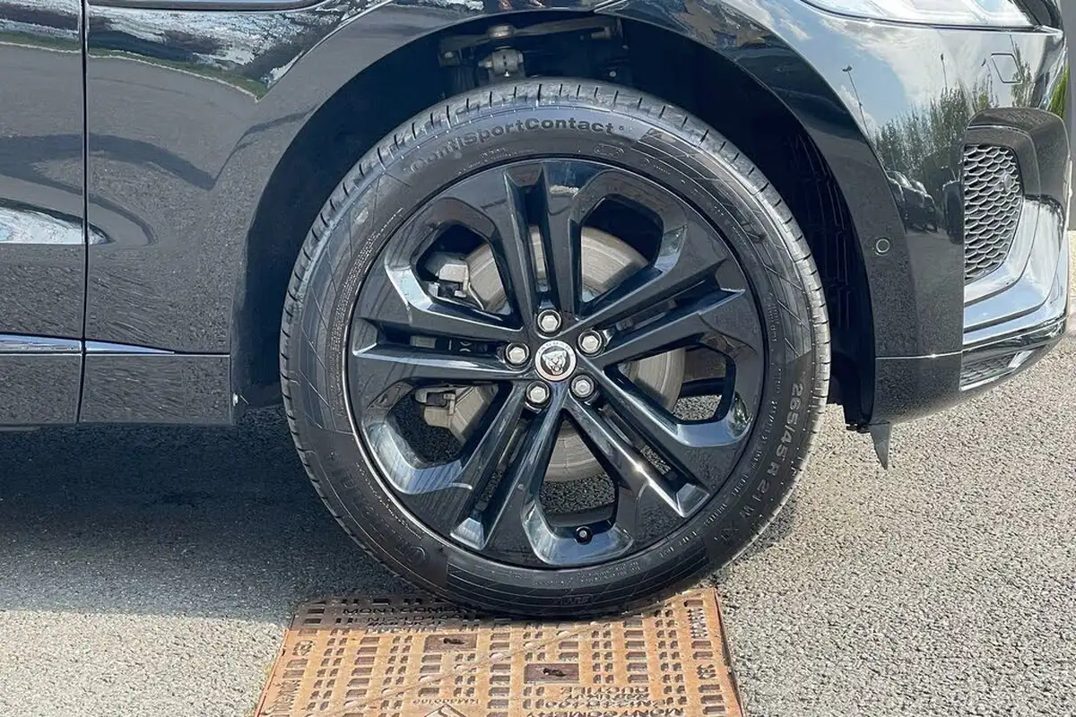 2024-jaguar-f-pace-20-p400e-r-dynamic-hse-black-90th-anniversary-edition-big-22