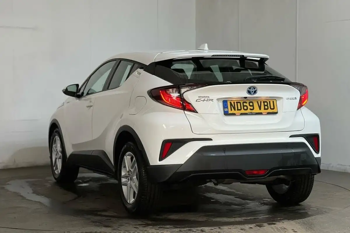 2020-toyota-c-hr-18-vvt-i-icon-parking-pack-big-17