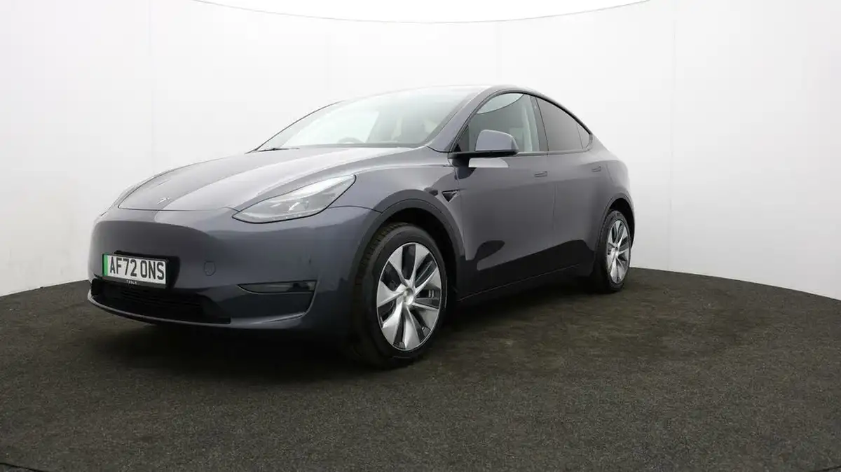 2022-tesla-model-y-e-long-range-big-54