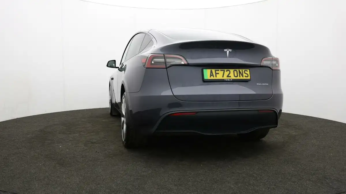 2022-tesla-model-y-e-long-range-big-26