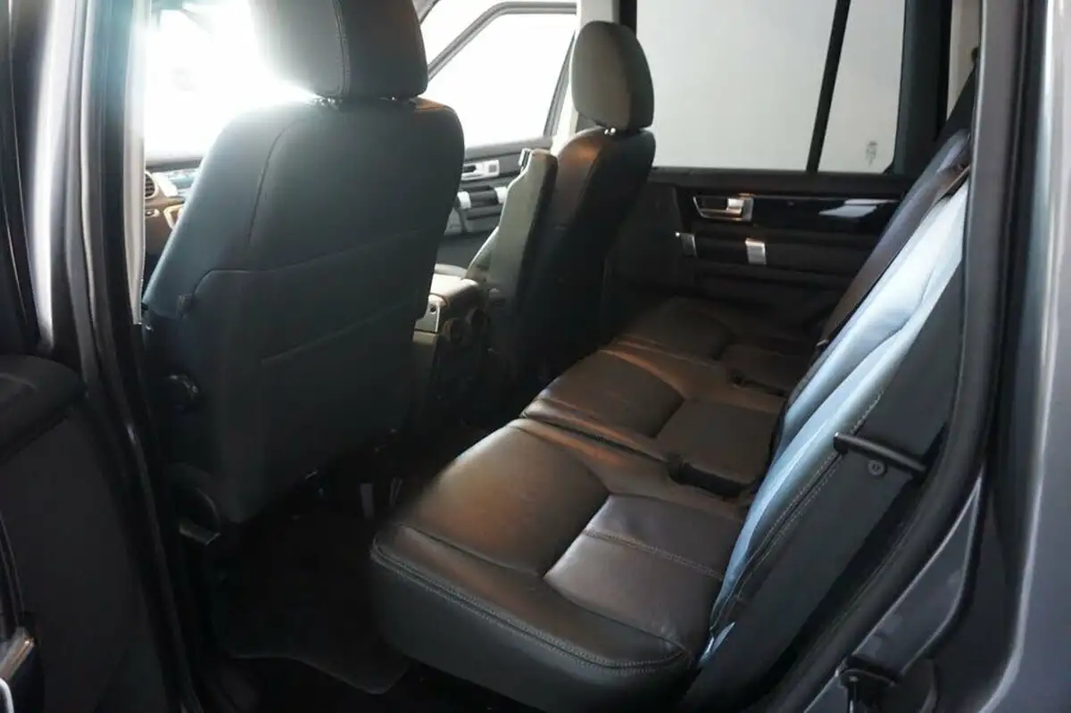 2016-land-rover-discovery-4-30-sd-v6-hse-big-38