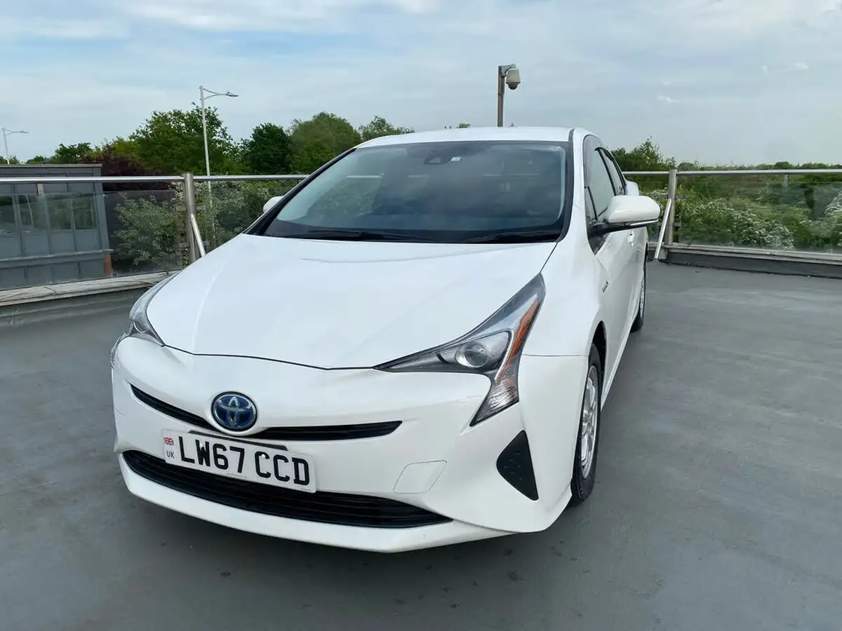 2018-toyota-prius-hybrid-big-10