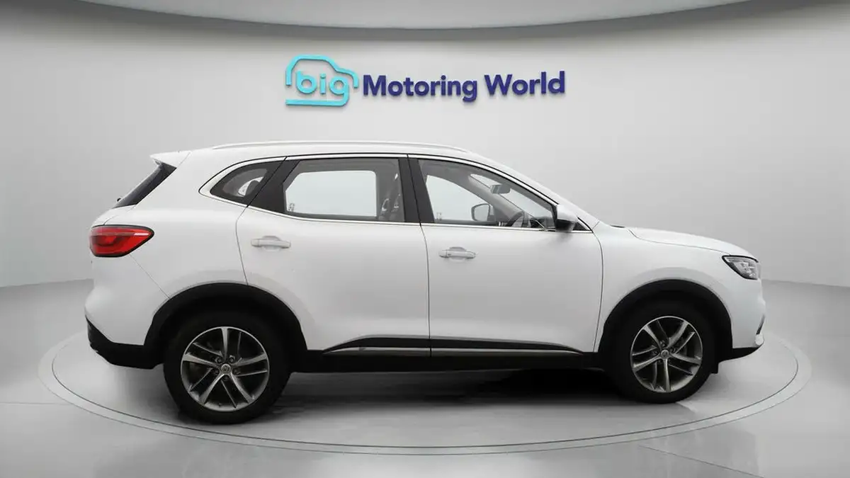 2022-mg-hs-15t-gdi-exclusive-162ps-dct-big-8