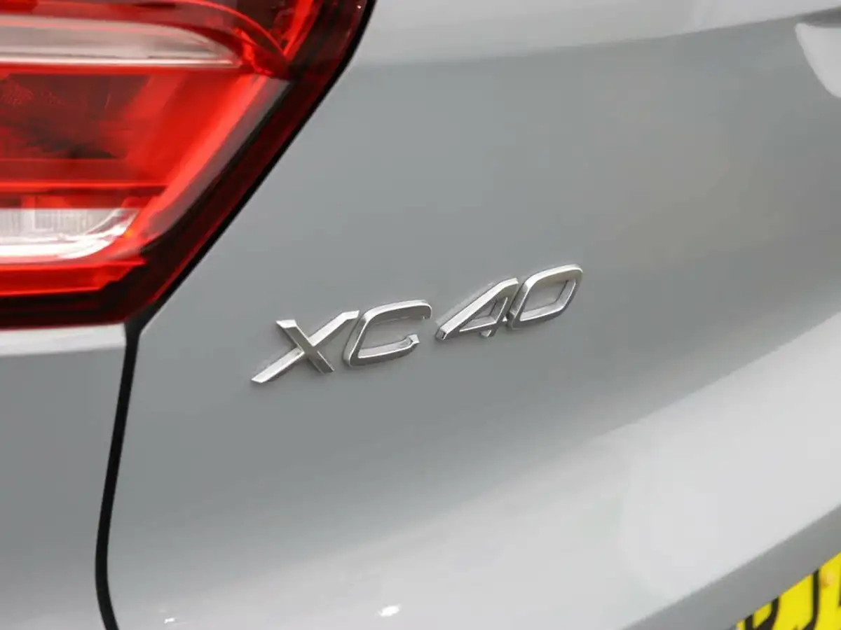 2023-volvo-xc40-20-b3-core-big-43