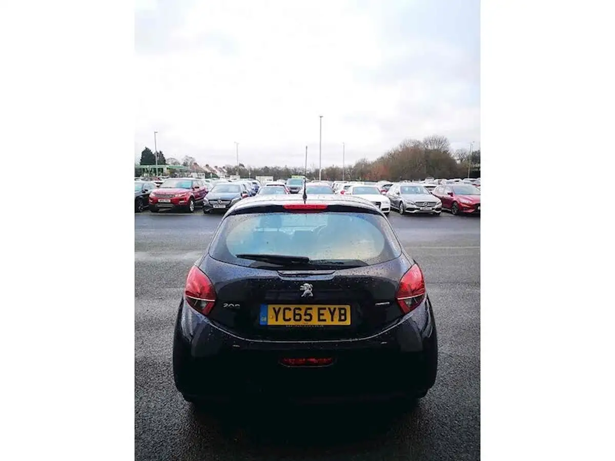 2015-peugeot-208-10-puretech-active-5d-big-3