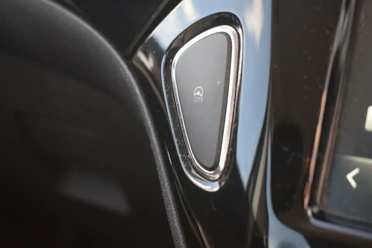 2018-vauxhall-corsa-14i-sri-90ps-ecoflex-5d-big-3
