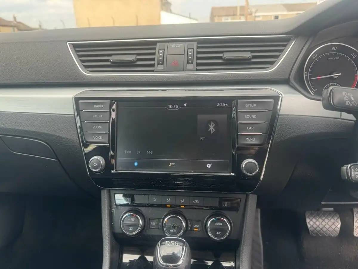 2018-skoda-superb-20tdi-scr-se-hatchback-dsg-big-10