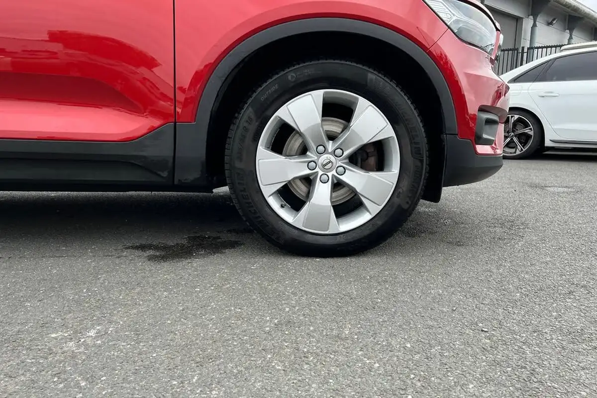 2020-volvo-xc40-20-t4-momentum-pro-awd-big-4