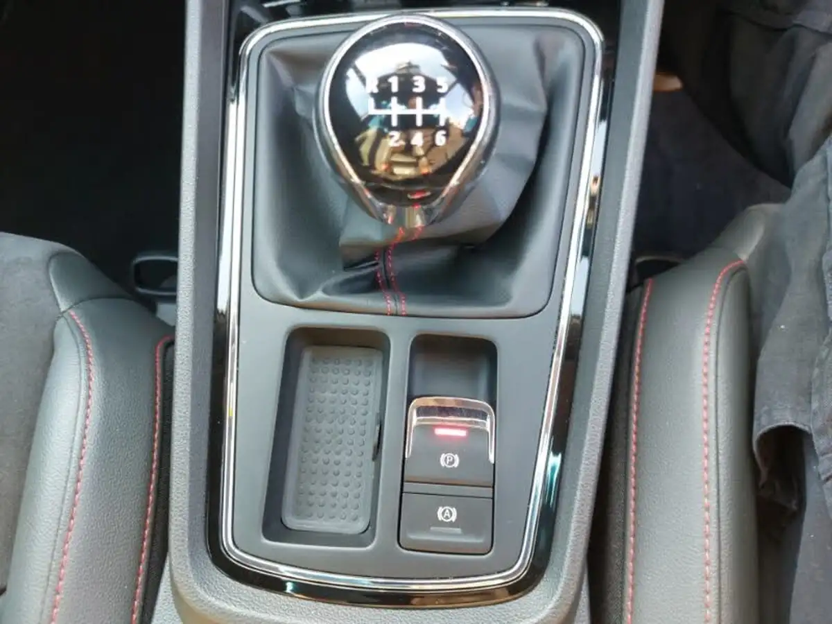 2020-seat-leon-15-tsi-evo-fr-black-edition-150ps-hatchback-dsg-big-16
