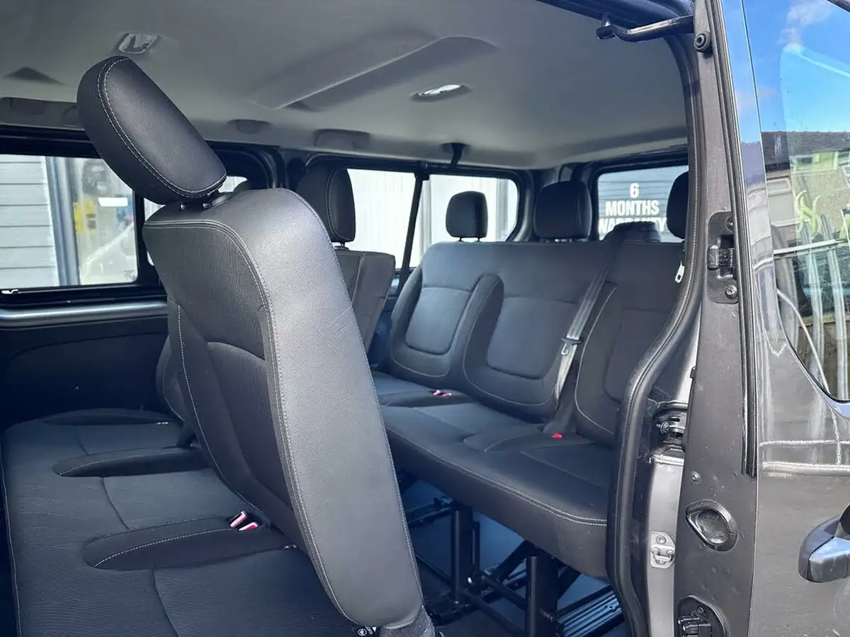 2019-renault-trafic-16dci-ll29-120-sport-nav-eu6c-bus-9-seats-big-23