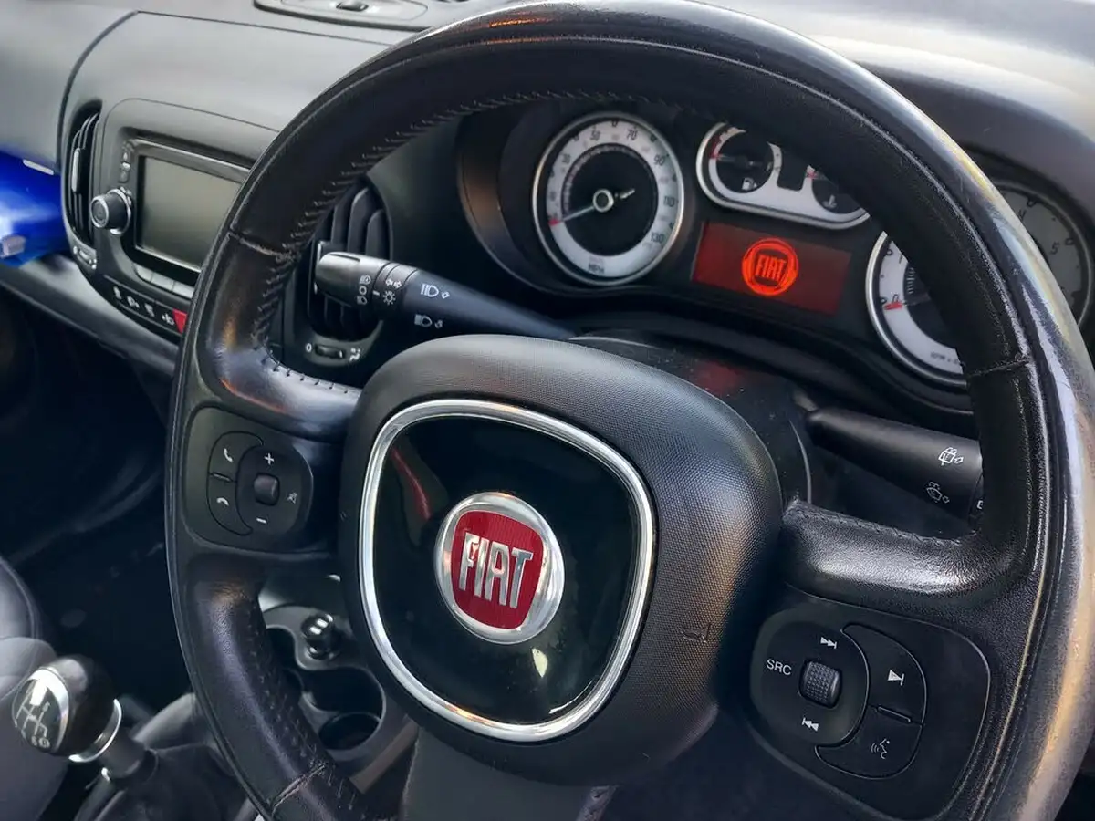 2013-fiat-500l-09-lounge-big-11
