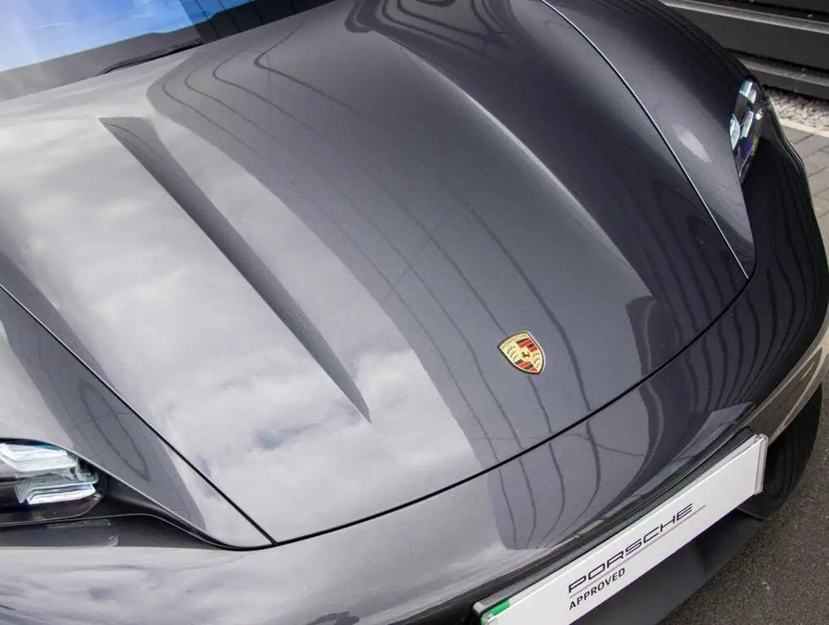 2020-porsche-taycan-e-turbo-s-big-17