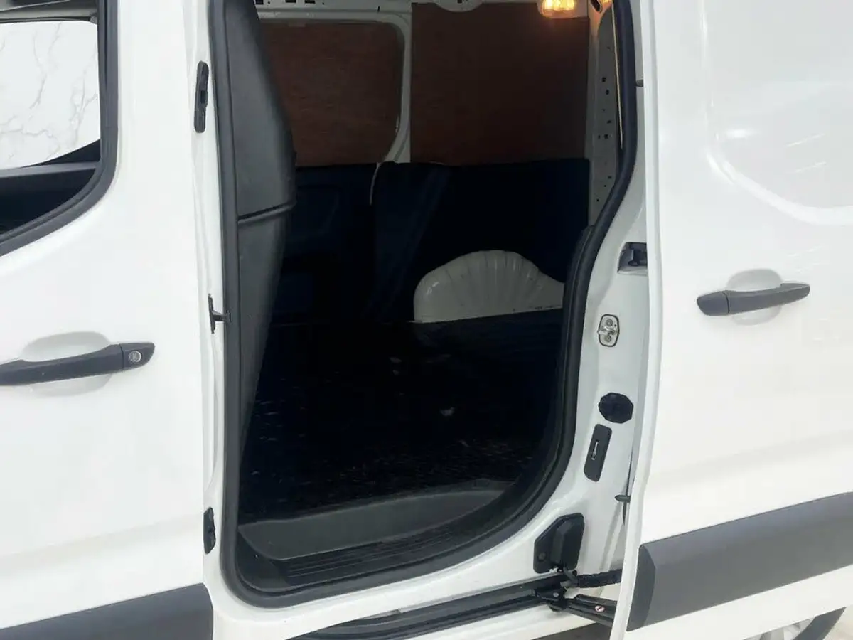 2019-peugeot-partner-15-bluehdi-1000-professional-100ps-eu6dt-panel-big-19
