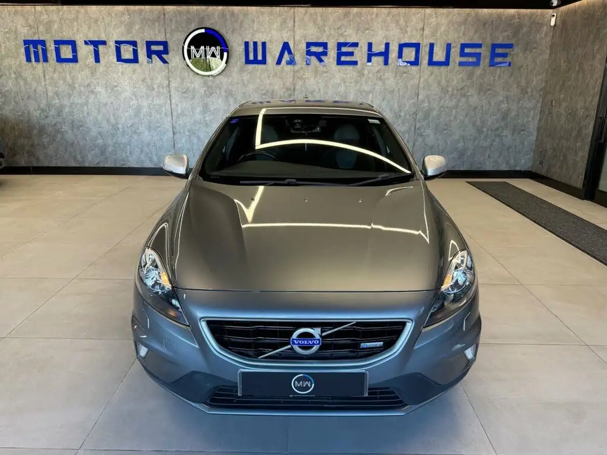 2014-volvo-v40-16td-d2-r-design-big-12
