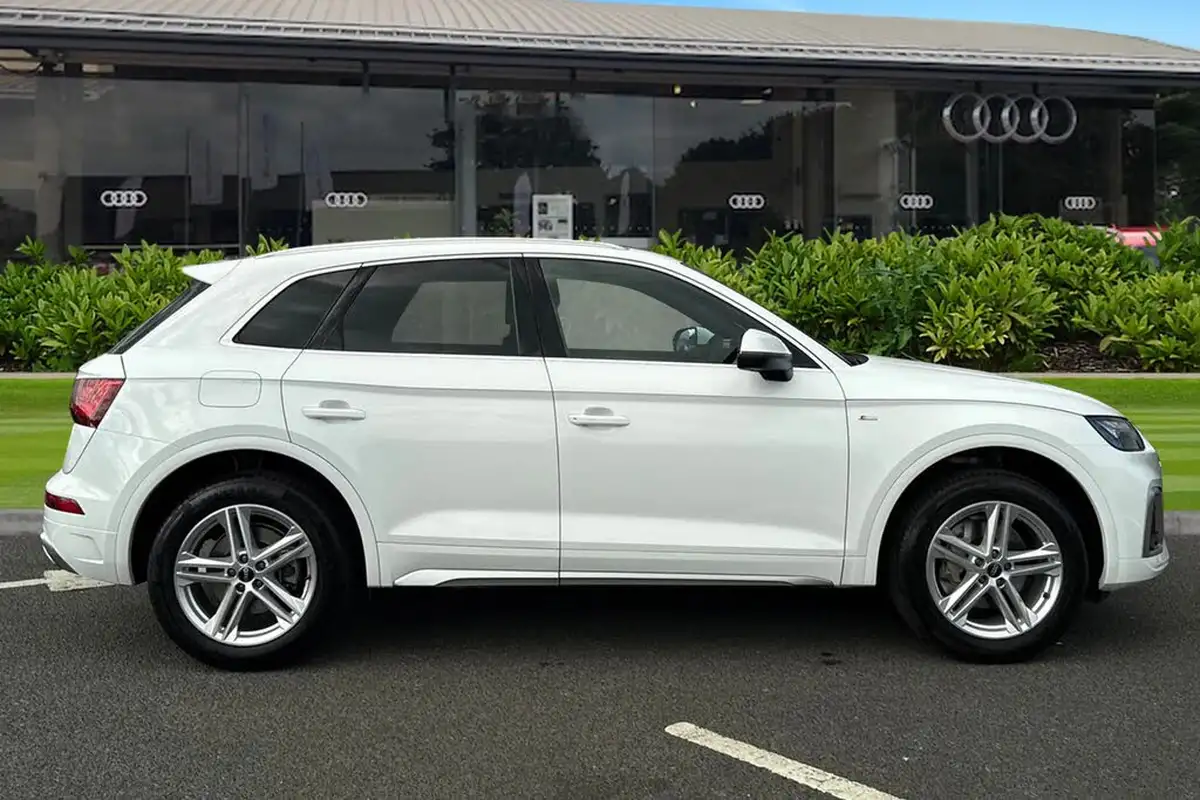 2025-audi-q5-20-45-tfsi-s-line-station-wagon-big-2