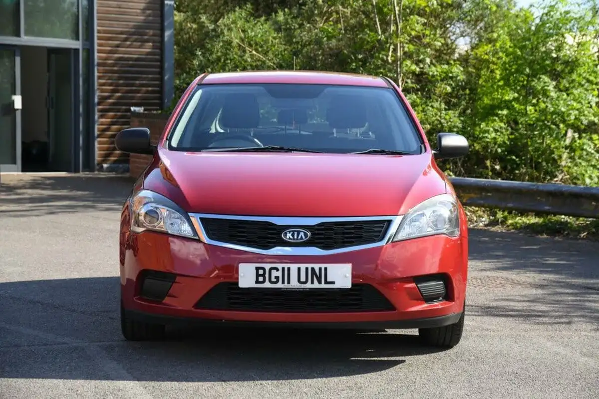 2011-kia-ceed-16td-1-89bhp-big-1