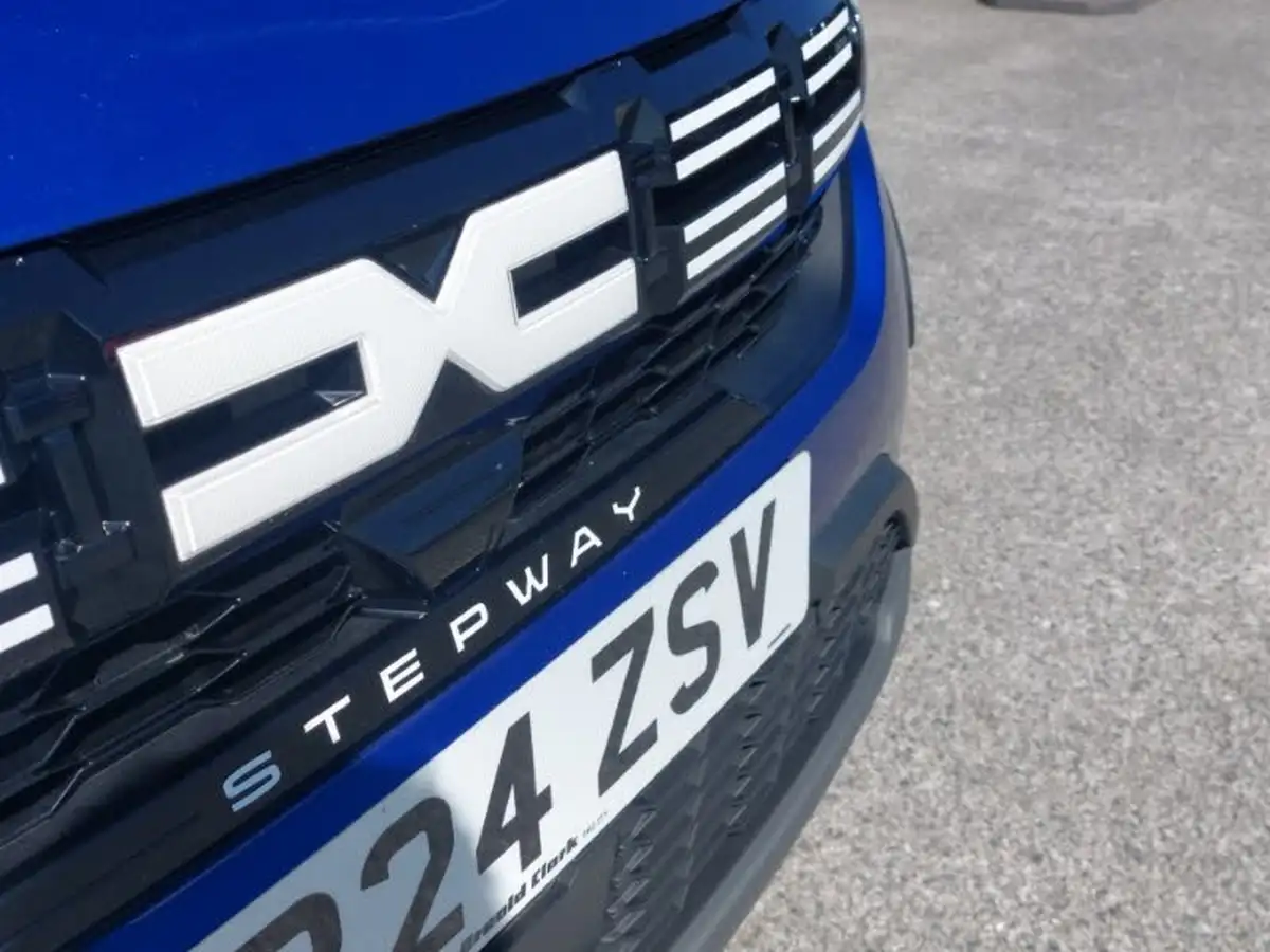 2024-dacia-sandero-stepway-10-tce-extreme-90bhp-big-11