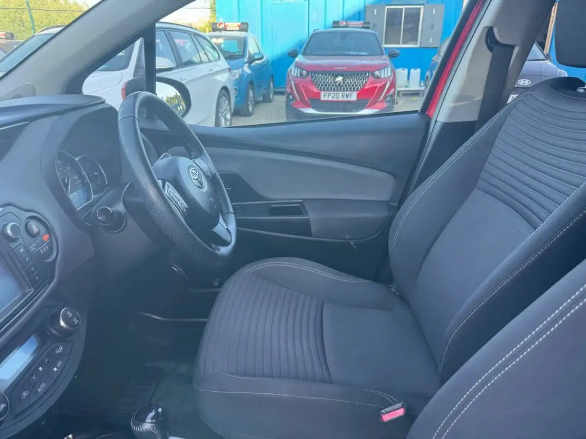 2016-toyota-yaris-15-vvt-i-design-bi-tone-hybrid-big-37