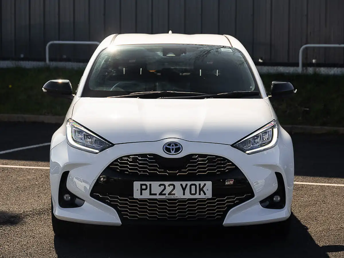 2022-toyota-yaris-15-vvt-i-gr-sport-big-9