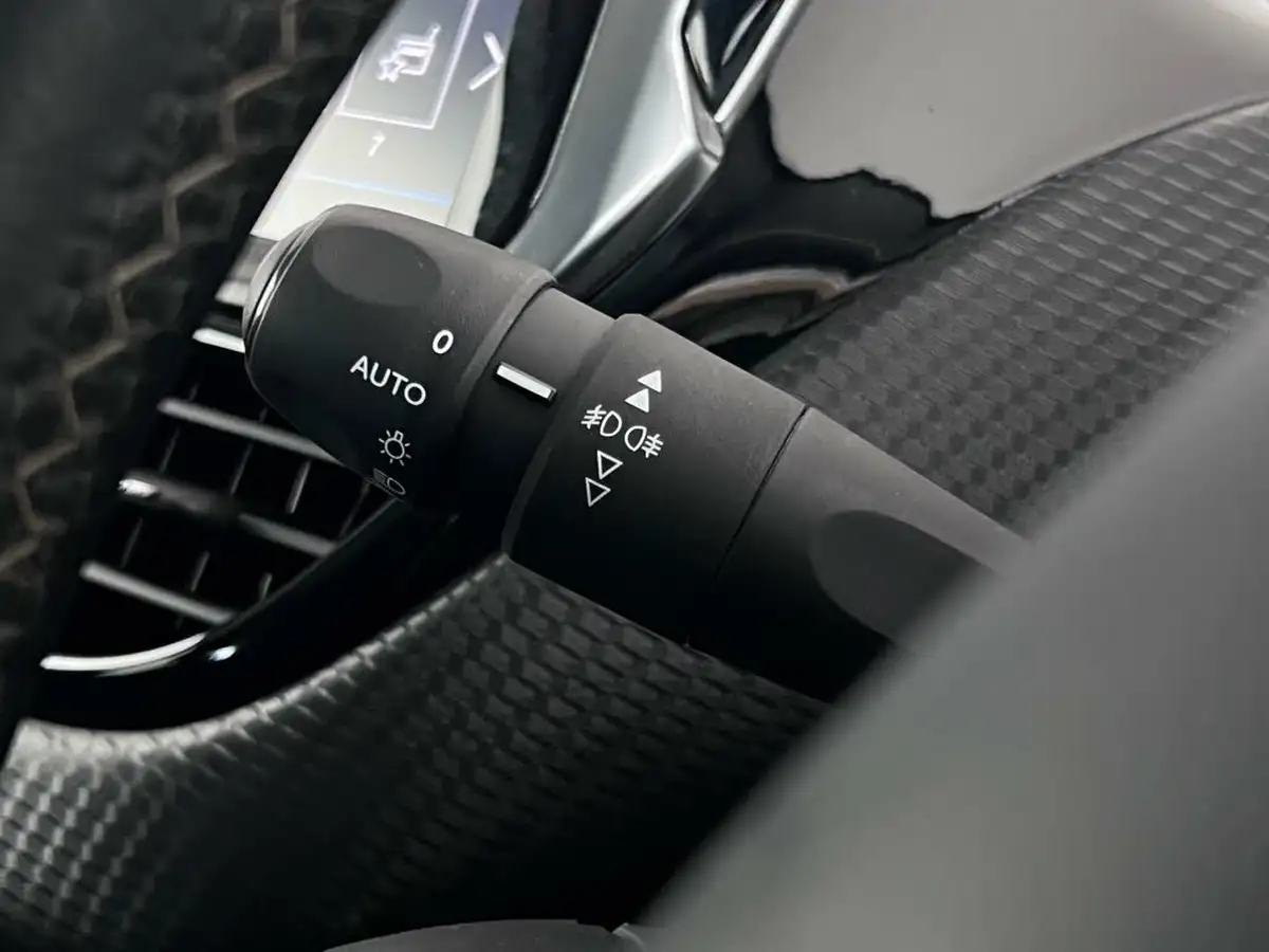 2019-peugeot-208-12-puretech-tech-edition-82bhp-big-21
