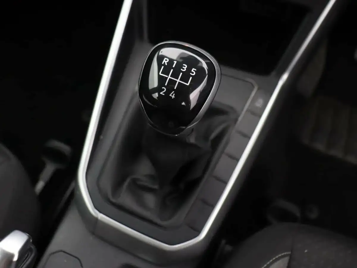 2022-volkswagen-polo-10-life-big-19