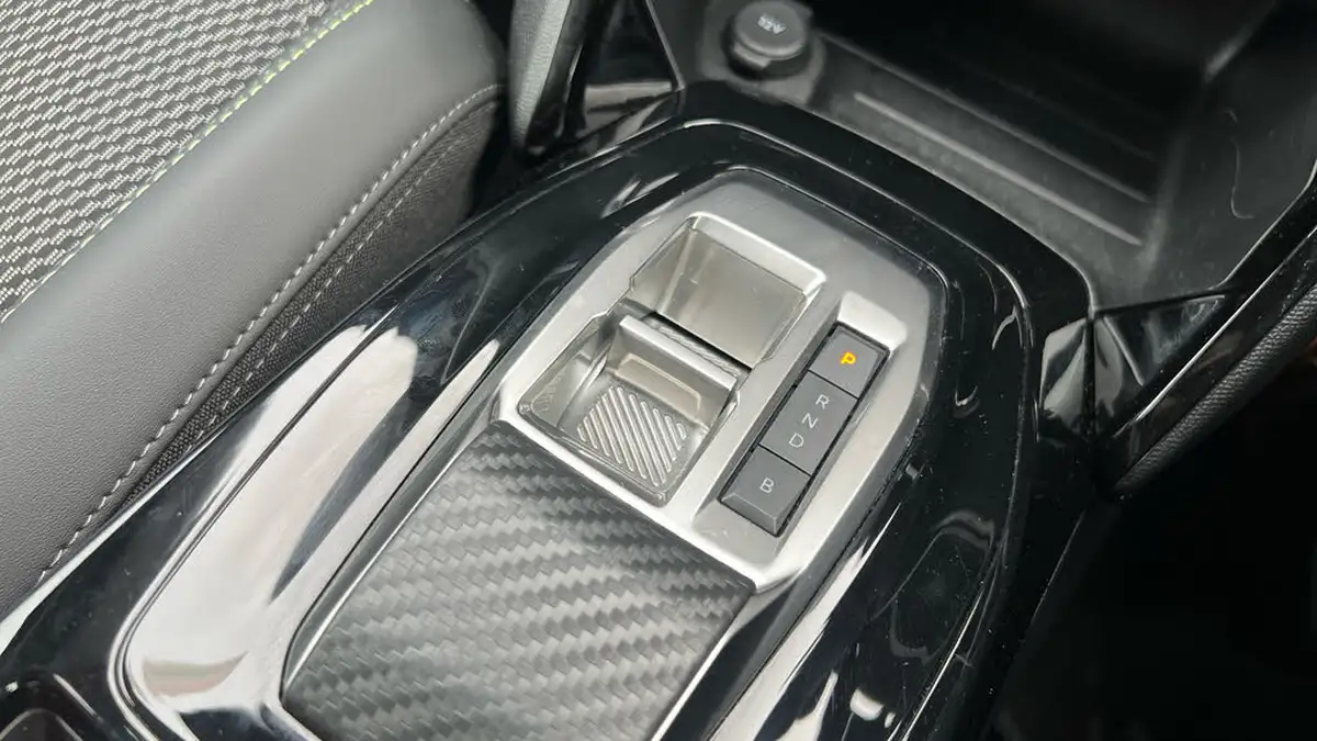 2024-peugeot-2008-suv-e-gt-136ps-50kwh-big-19