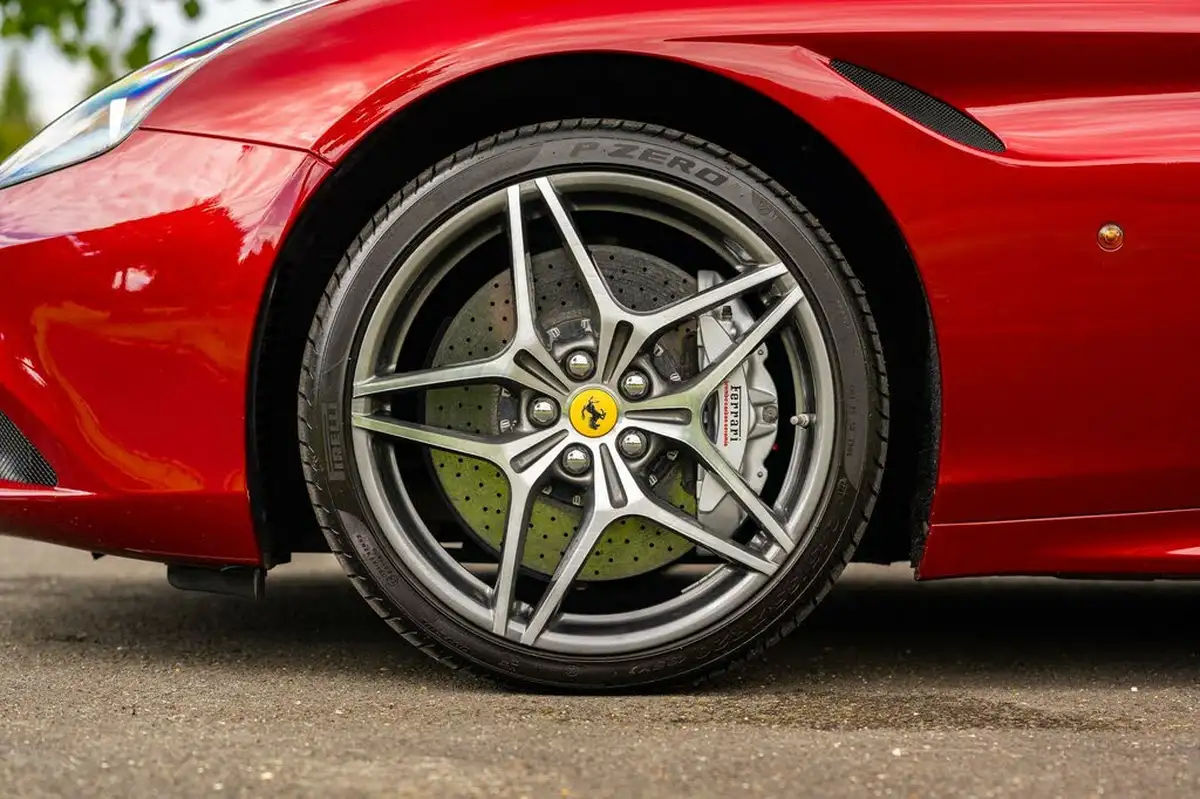 2015-ferrari-california-39-t-big-41