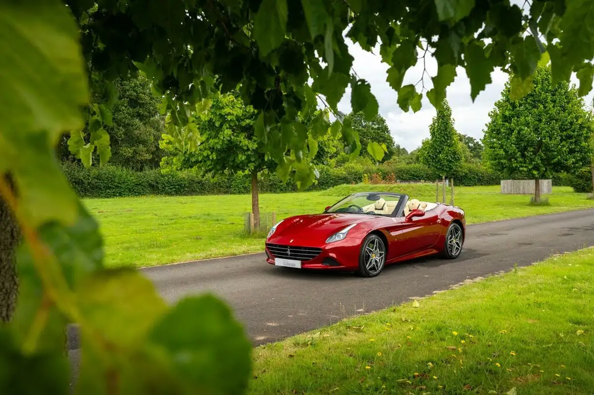 2015-ferrari-california-39-t-big-13