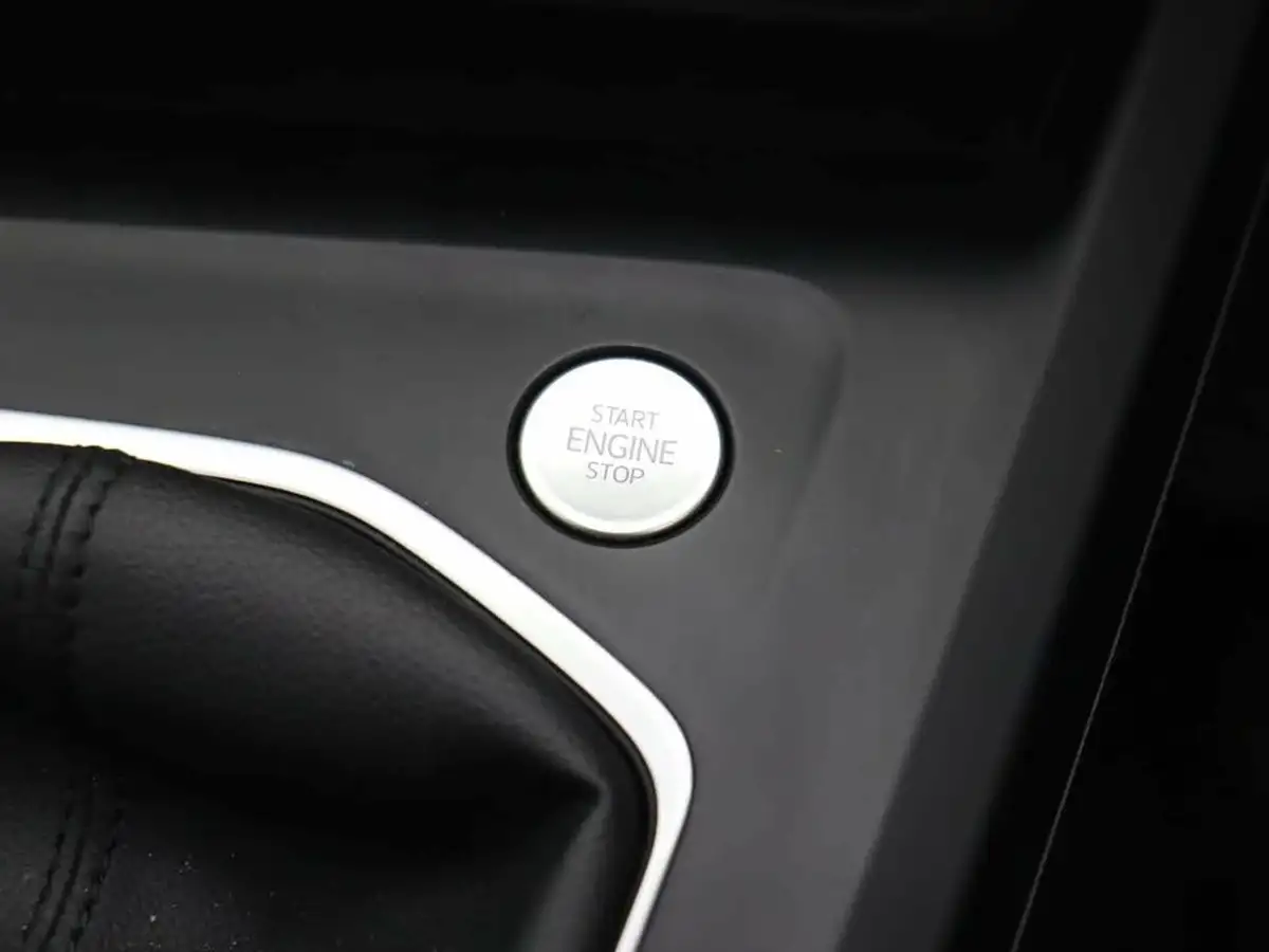 2022-volkswagen-golf-15-tsi-life-130ps-hatchback-big-23