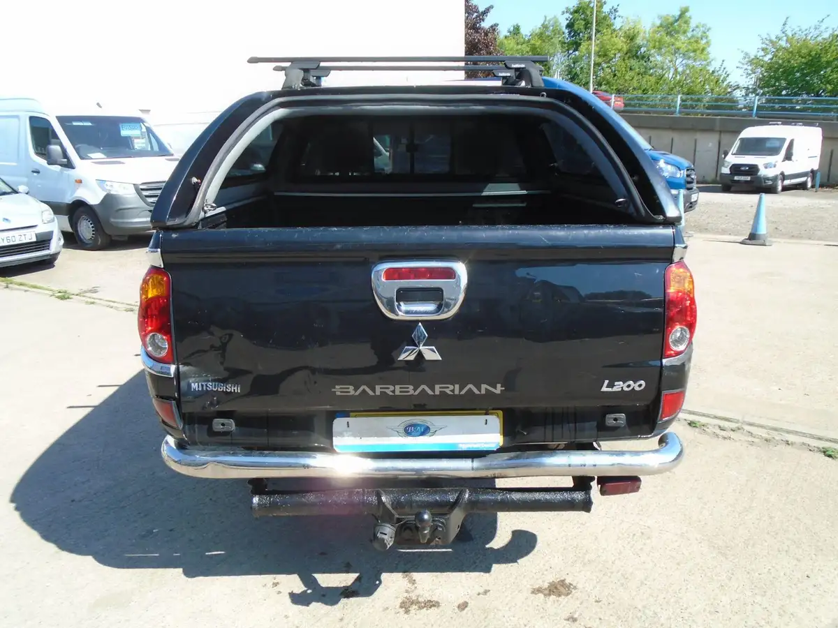 2014-mitsubishi-l200-25td-barbarian-big-5